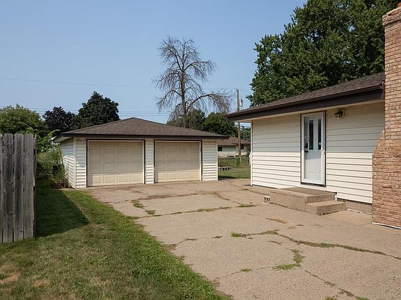 3rd image of 6231 Quail Ave N