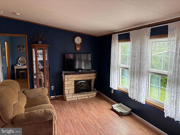 5th image of 805 Florence St