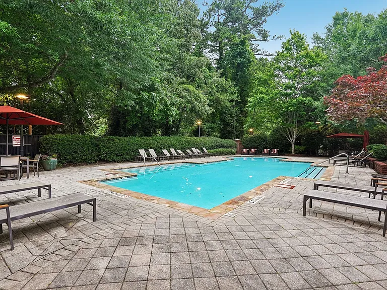 Gables Montclair — Photo 11