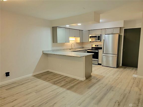 5th image of 1104 Cambridge Ct