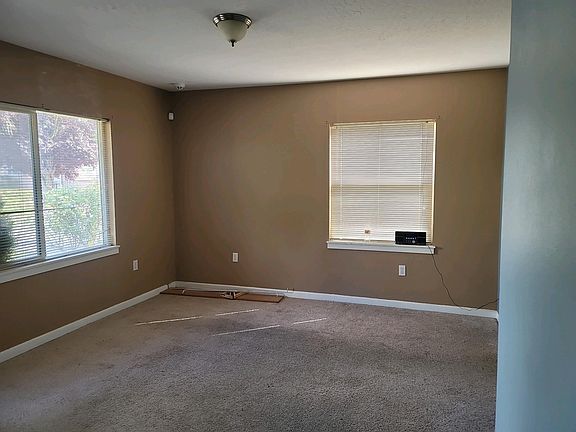 2nd image of 1185 Garnet St NE