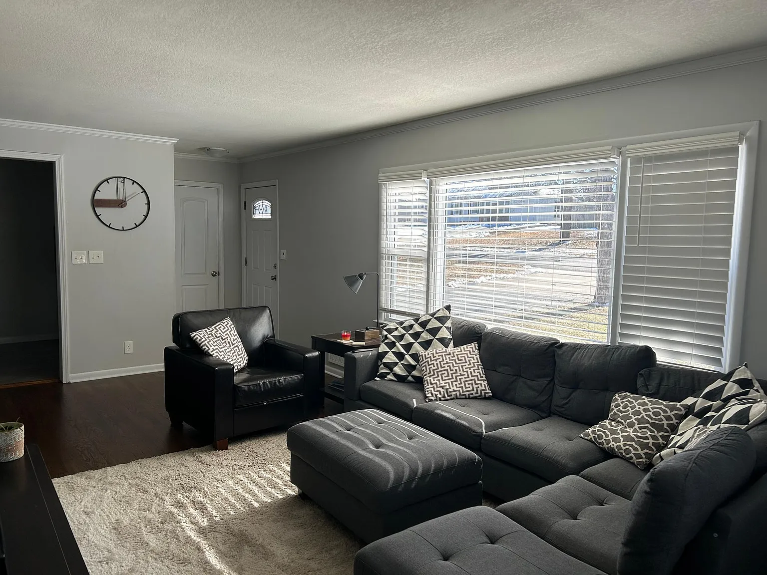 3 bed, 1128 sqft, $2,350 — Photo 3