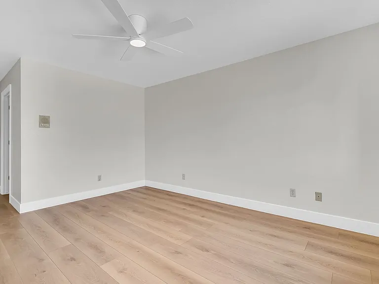 5650 Edgeview Dr — Photo 37