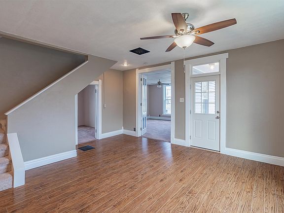 3rd image of 217 W Kendall St