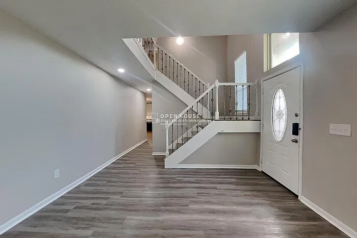 4 bed, 2.5 bath, 2024 sqft, $2,000 — Photo 4