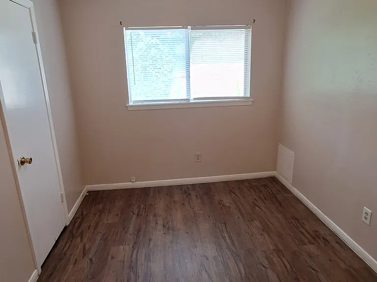 1906 Barak Ln #10 — Photo 6