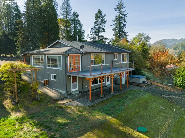 411 Woodland Dr, Winston, OR 97496