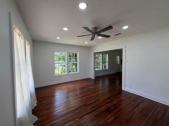 2nd image of 400 Fairground St