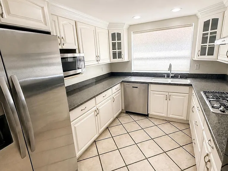 900 W Sierra Madre Ave #17 — Photo 9