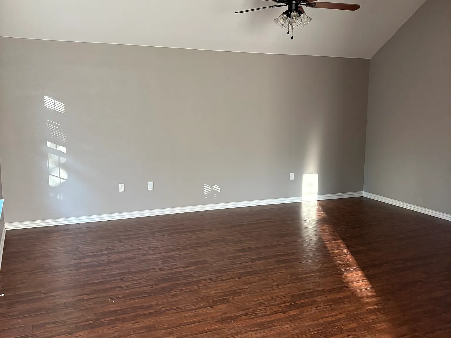 2 bed, 1000 sqft, $1,095 — Photo 2