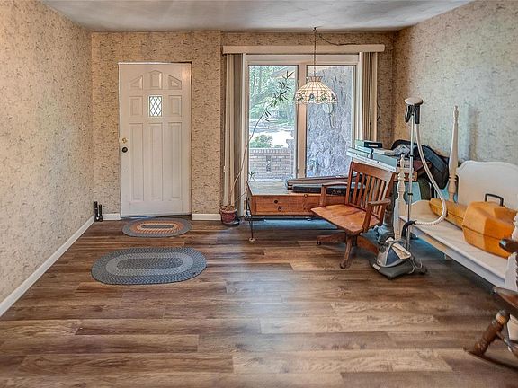 3rd image of 1901 Apple Blossom Ln
