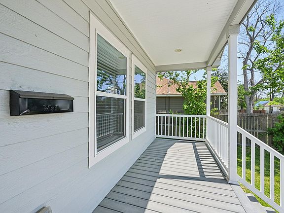 3rd image of 3151 Christie St