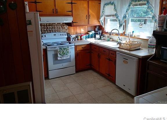 2nd image of 209 Rutherford St