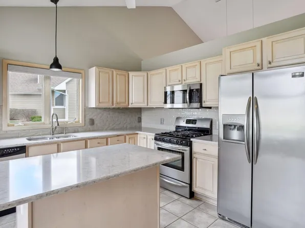 2807 Wilds Ln NW, Prior Lake, MN 55372