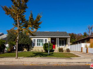 17741 Victory Blvd, Reseda, CA 91335