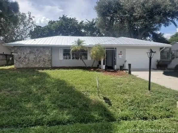 1526 SE Minorca Ave, Port Saint Lucie, FL 34952