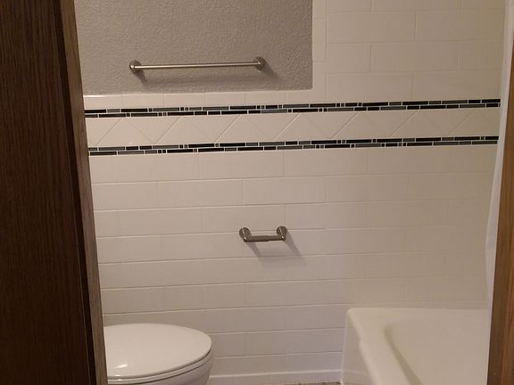 3rd image of 319 8th St SE #104