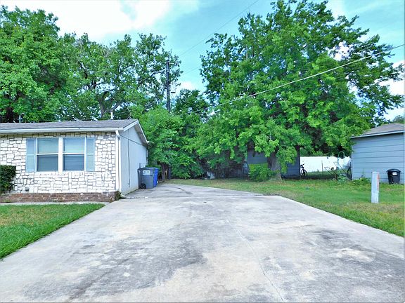 3rd image of 306 E Park Dr
