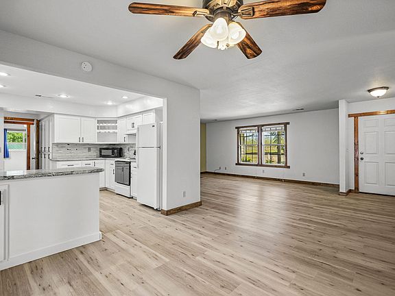 4th image of 23290 Hogsback Rd