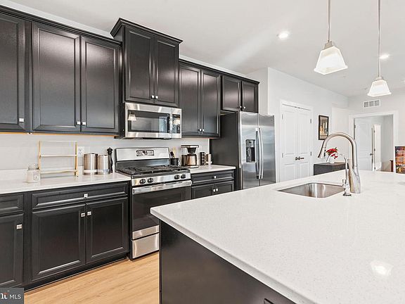 5th image of 10411 Resort Rd #W