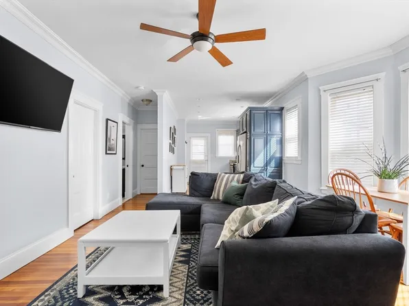 92 Line St #1, Somerville, MA 02143