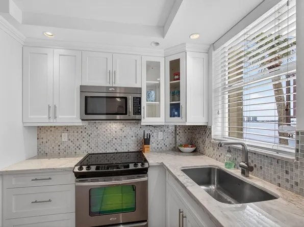 100 Paradise Harbour Blvd APT 204, North Palm Beach, FL 33408