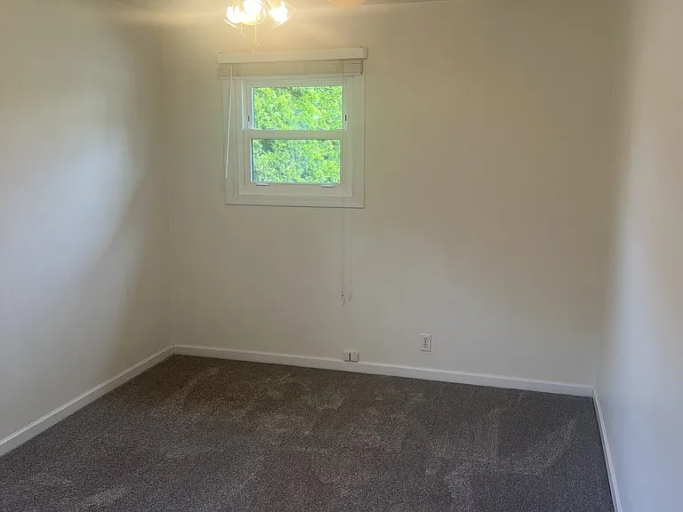 516 NW Forest St — Photo 13