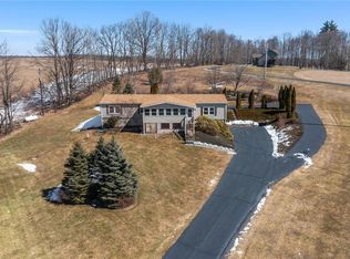 214 Elk Lake Dr, Waymart, PA 18472