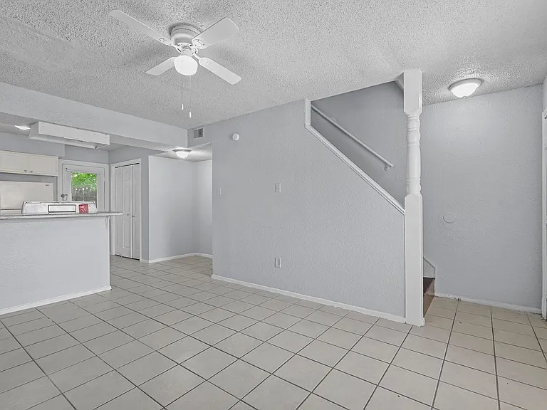 302 N Race St — Photo 5