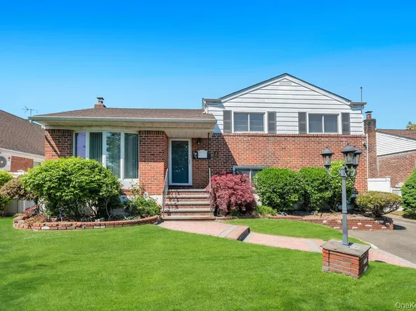 2182 Baylis Avenue, Elmont, NY 11003