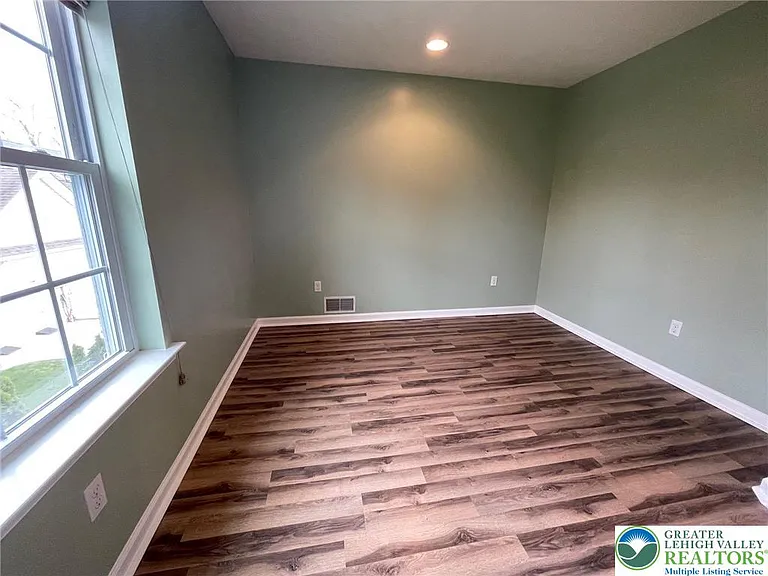 304 Central Park Ave — Photo 12