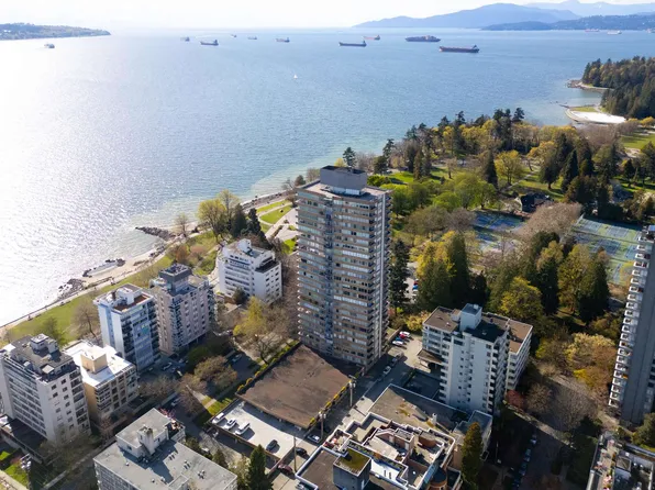 2055 Pendrell St #306, Vancouver, BC V6G 1T9