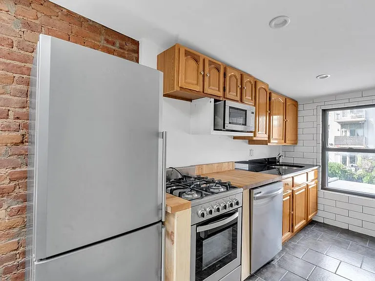 471 Grand St #2 — Photo 1
