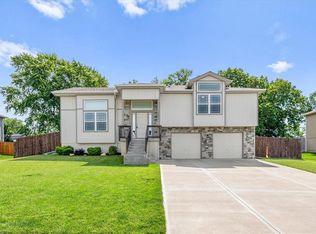 21341 Noble St, Spring Hill, KS 66083