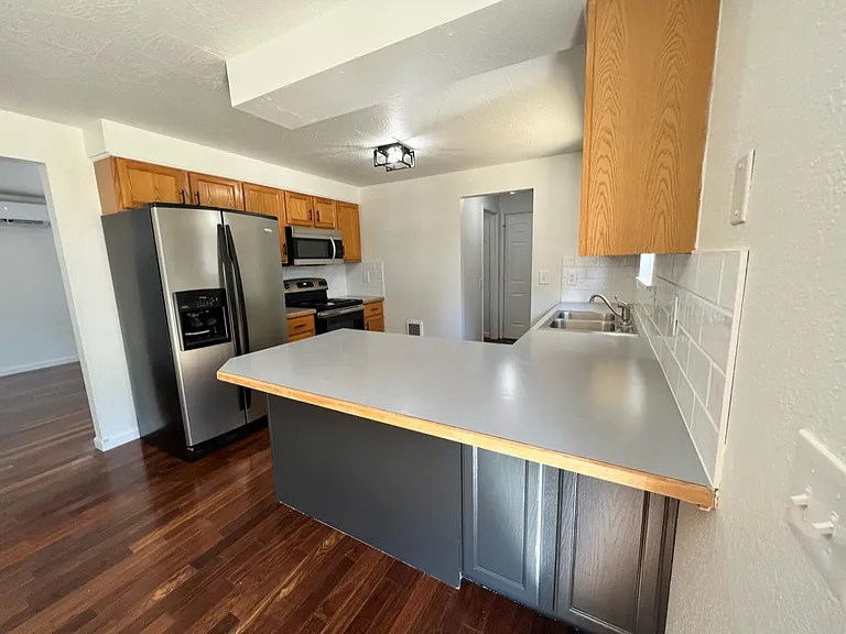 394 S Harlan Pl — Photo 6