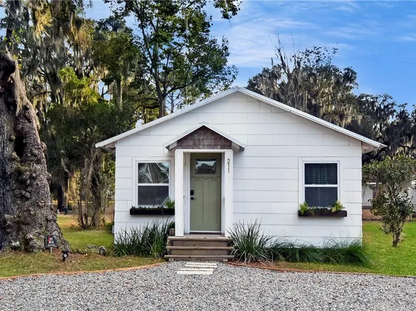 211 Trumbull St, Darien, GA 31305