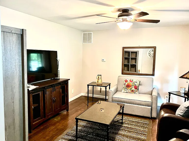 6302 Burlington Ave — Photo 5