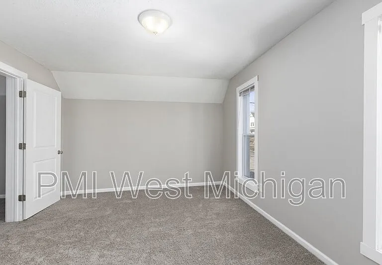 1038 3rd St NW — Photo 16