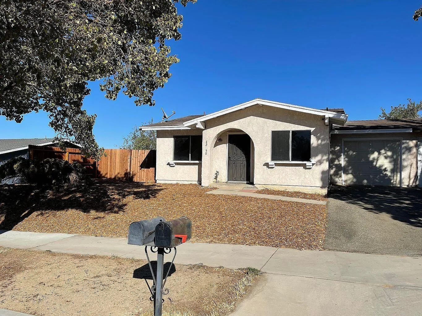 2 bed, 801 sqft, $2,400 — Photo 1