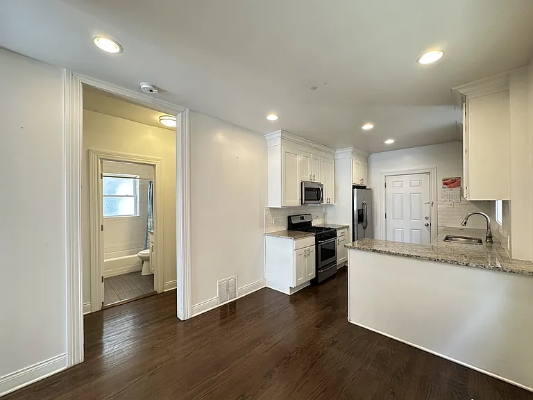 1621 N McVicker Ave #2 — Photo 7