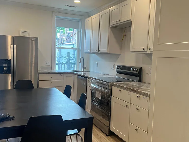 Level 2
Kitchen