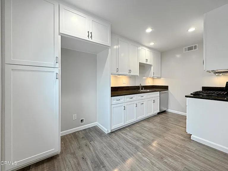 605 N Los Robles Ave #4 — Photo 3