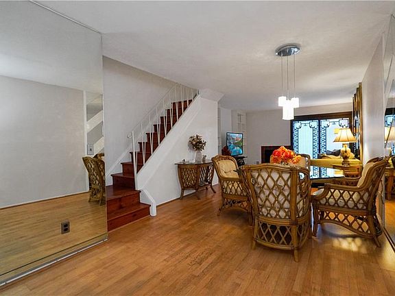4th image of 30 Stonegate Dr #1