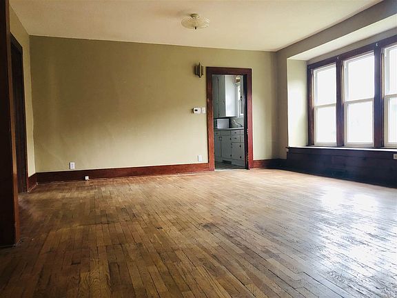 4th image of 1220 Lincoln Ave