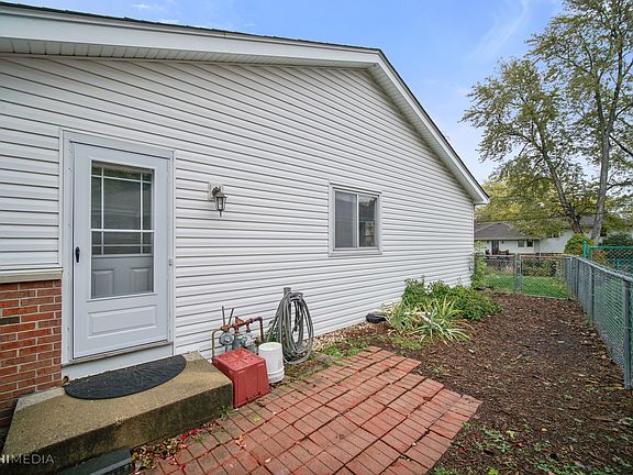 4th image of 1107 S Leslie Ln