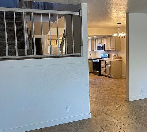 4th image of 560 Diagonal St Unit 3