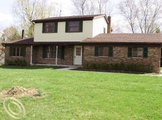 2452 Holly Heights Dr, Holly, MI 48442