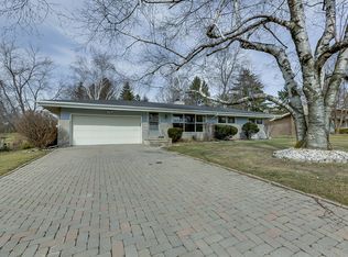 156 W Hickory Grove Rd, Bloomfield Hills, MI 48304