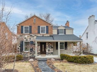180 Fisher Rd, Grosse Pointe Farms, MI 48230