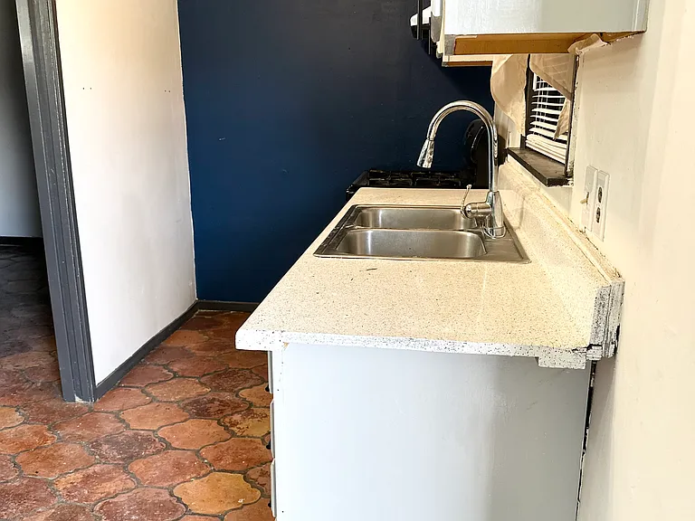 1327 Quintana Rd #7 — Photo 5
